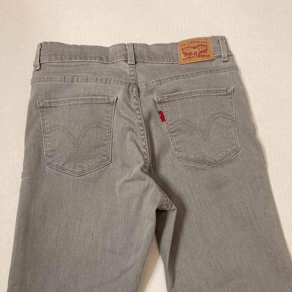 Levi’s | Women’s Classic Crop Gray Jeans - Picture 4 of 10